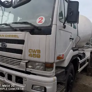 Truk Mikser Nisan UD Bekas CWB459 Truk Berat Transit Beton Basah Bekas