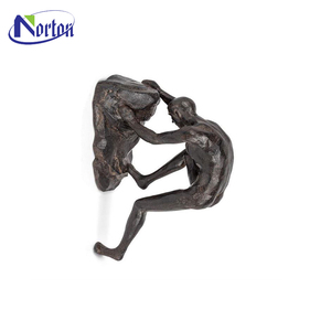 Statue murale décorative 3D en bronze européen moulé sous pression, motif homme grimpeur en cuivre, pour intérieur, vente en gros personnalisée - Product Image 3