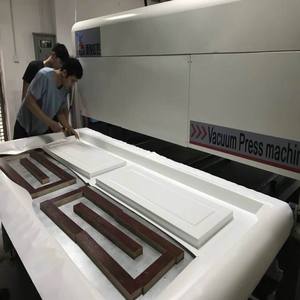 Machine automatique de laminage <span class=keywords><strong>à</strong></span> chaud sous vide pour portes en bois <span class=keywords><strong>avec</strong></span> film PVC et une palette - Product Image 3