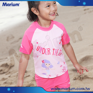 เสื้อแรชการ์ดน่ารักสีชมพูพร้อมลายเงือกแสนหวาน - Product Image 1