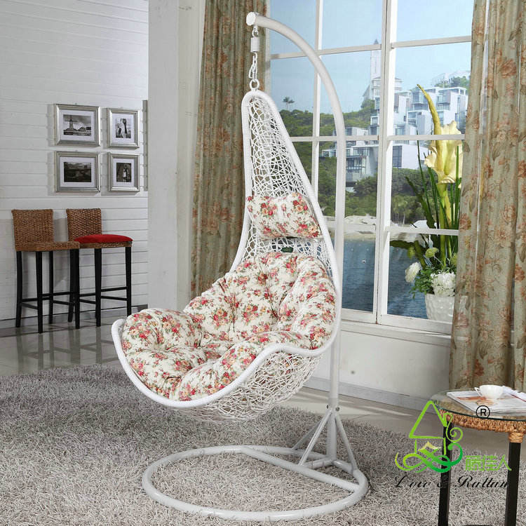 Dondolo a forma di uovo di luna crescente in Rattan sedia a