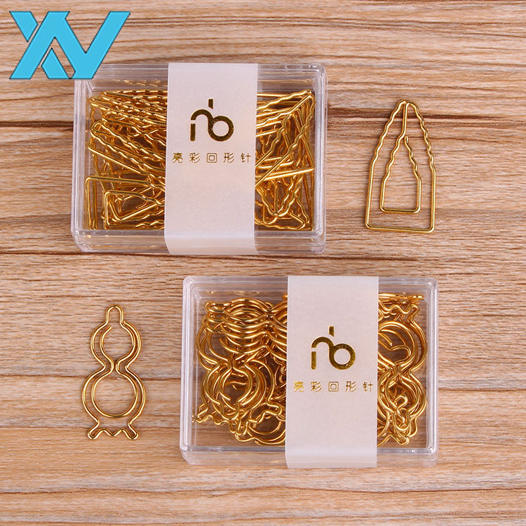 Разные виды золотых зажимов для бумаги в форме тыквы