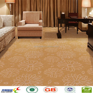 Sala de pared a pared alfombra copetuda en stock - Product Image 1