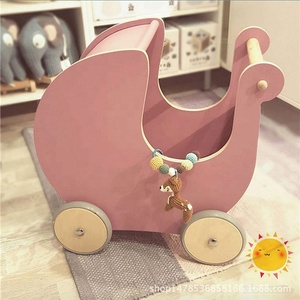 Bebé muñeca cochecitos cochecito para los niños jugando y caminar juguetes educativos de madera bebé walker - Product Image 1