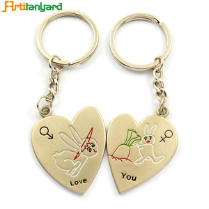 Bán buôn biểu tượng tùy chỉnh hình trái tim hôn vài kim loại Keychain nhỏ PVC Keychain với vật liệu hợp kim - Product Image 3