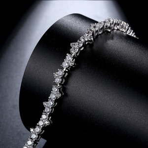 LUOTEEMI Nuovo Arrivo <span class=keywords><strong>Bracciale</strong></span> Tennis Placcato in <span class=keywords><strong>Oro</strong></span> <span class=keywords><strong>Bianco</strong></span> Rodiato con Zirconia Cubica AA Brillante per Donne - Product Image 4