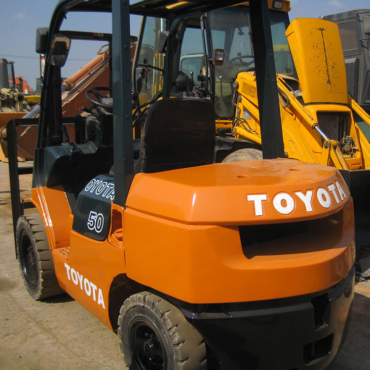 Продается вилочный погрузчик Toyota 5 тонн в Шанхае