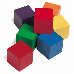 Recursos de aprendizagem cubos de cor de madeira