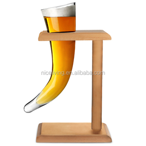 Bicchiere da Birra Viking 17oz/480ml a Forma di Corno con Supporto, Soffiato a Mano, Satinato, Inciso, Trasparente, Resistente all'Acqua, in Plastica PC - Product Image 1