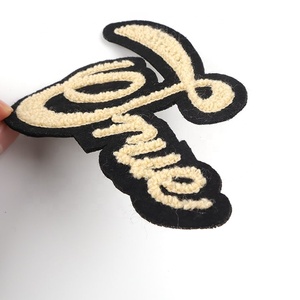 Parches personalizados del alfabeto de chenilla bordados en 3D con lentejuelas, logotipo cosido, letras hechas de tela de fieltro, parches cosidos - Product Image 5