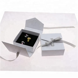 <span class=keywords><strong>Vuelos</strong></span> de grabación en relieve de lujo impreso personalizado plegable negro flip caja de regalo Cierre magnético de papel de la caja de cartón magnético cerca de caja - Product Image 6