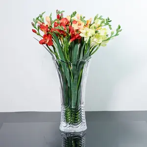 Vaso de vidro de cristal para flores, fonte de fábrica em relevo simples e elegante de 12 polegadas, 30cm de altura, vaso de vidro de cristal muito transparente para flores