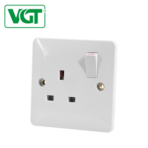 Enchufe de pared británico de baquelita con interruptor Kuwait 13A 220-250V - Product Image 3