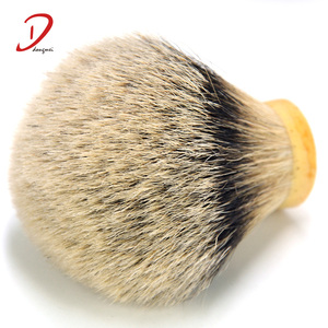 Pinceau à raser en poils de <span class=keywords><strong>blaireau</strong></span> de bonne qualité avec manche en <span class=keywords><strong>bois</strong></span>/résine, nœuds de poils de <span class=keywords><strong>blaireau</strong></span> Silvertip en provenance du Hebei - Product Image 4