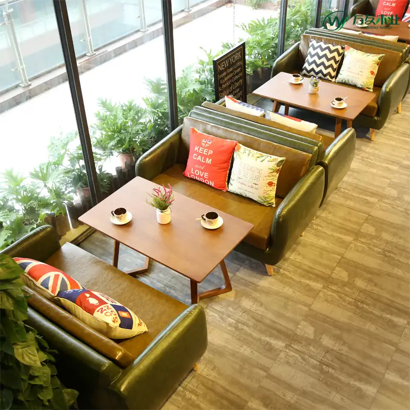 Mesa de buffet de estilo sencillo y sillas, mesas de cafetería, restaurante, cafetería