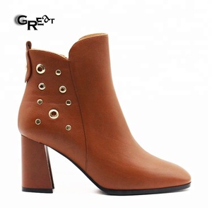 Botines de diseño para mujer, botas femeninas de diseño novedoso, estilo 2020 - Product Image 1