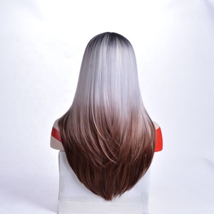 <span class=keywords><strong>Parrucca</strong></span> Sintetica <span class=keywords><strong>Lunga</strong></span> e Liscia Grigio Argento Ombré Naturale per Donne Bianche, Vendita all'Ingrosso - Product Image 6