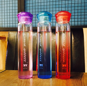 Nuovo <span class=keywords><strong>400</strong></span> <span class=keywords><strong>ml</strong></span> creativo gradiente di colore bottiglia di acqua di vetro con coperchio a forma di diamante caldo di vendita prezzo di fabbrica - Product Image 3