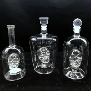 Bouteille de vodka en verre unique 750ml / 12 oz bouteilles en verre tête de mort en forme de bouteilles de whisky en verre avec bouchon en liège