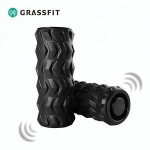 GRASSFIT private labebling <span class=keywords><strong>massaggio</strong></span> dei tessuti profondi <span class=keywords><strong>rullo</strong></span> <span class=keywords><strong>muscolare</strong></span> elettrico <span class=keywords><strong>rullo</strong></span> in schiuma EVA vibrante nero <span class=keywords><strong>per</strong></span> fitness home gym - Product Image 2