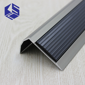 Distinctif bullnose insert en caoutchouc en <span class=keywords><strong>aluminium</strong></span> <span class=keywords><strong>escalier</strong></span> <span class=keywords><strong>nez</strong></span> métal <span class=keywords><strong>nez</strong></span> <span class=keywords><strong>de</strong></span> <span class=keywords><strong>marche</strong></span> - Product Image 4