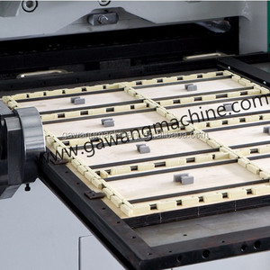 Machine de découpe de <span class=keywords><strong>puzzle</strong></span> à plis entièrement automatique, dispositif de découpe et de découpe avec dénudage (Machine haut de gamme) - Product Image 5