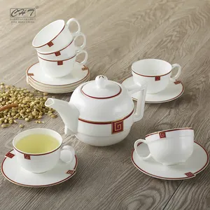 Kopi Cina Celah Minum Expresso Cangkir Teh Set Piring Keramik Eropa dengan Pinggiran Emas Porselen Teh Kustom dan Pegangan Logo