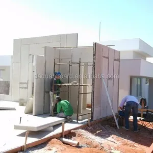 Maison de deux étages construit par panneaux de mur en béton de mousse