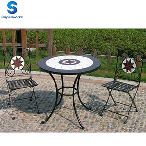 Table <span class=keywords><strong>de</strong></span> bistrot d'extérieur moderne et ensemble <span class=keywords><strong>de</strong></span> chaises pliantes en métal Mobilier <span class=keywords><strong>de</strong></span> <span class=keywords><strong>jardin</strong></span> en <span class=keywords><strong>fer</strong></span> pour cour et extérieur - Product Image 1