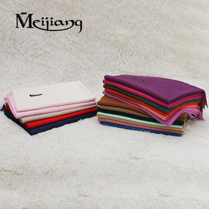 Scialle invernale bianco <span class=keywords><strong>elegante</strong></span> personalizzato in fabbrica <span class=keywords><strong>sciarpa</strong></span> lunga e traspirante con nappine stampata in poliestere con Logo personalizzato di uso quotidiano di lana - Product Image 3