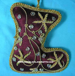 Tissu rouge pur, broderie Zari dorée, fait à la main, travail, arbre de noël, ornements, décoration, 50 m - Product Image 1