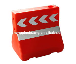Semplice e mobile traffico stradale diviso blocchi stradali riempito con acqua piccola barriera di sicurezza in plastica con foro di collegamento - Product Image 3