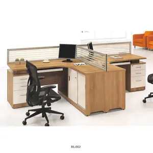 मॉड्यूलर लकड़ी के कार्यालय फर्नीचर स्टाफ वक्र के साथ एल आकार कार्यकारी खुले कार्यस्थानों टेबल कांच विभाजन