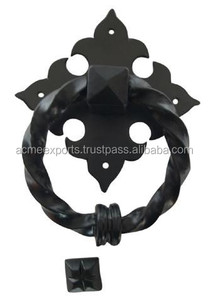 Heurtoir de porte élégant en fer noir avec anneau torsadé et plaque arrière décorative Design vintage classique - Product Image 5