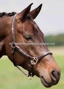 Licol de cheval en cuir de luxe de haute qualité et tendance avec chaîne en cristal transparent sur la couronne, le nez et les joues - Product Image 3