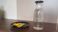 Bouteille d'eau en verre 1 litre 34 oz Idéal pour l'eau chaude et froide Pichet avec couvercle supérieur en plastique