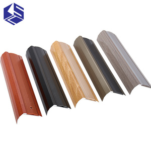 Distinctif bullnose insert en caoutchouc en <span class=keywords><strong>aluminium</strong></span> <span class=keywords><strong>escalier</strong></span> <span class=keywords><strong>nez</strong></span> métal <span class=keywords><strong>nez</strong></span> <span class=keywords><strong>de</strong></span> <span class=keywords><strong>marche</strong></span> - Product Image 1
