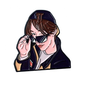 Kunshan Nhà cung cấp nhà máy tùy chỉnh men mềm cho ve áo Pin nhãn pin màu xanh lá cây sơn nước với đầy màu sắc long lanh mạ kim loại - Product Image 5