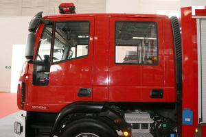 איטליה מותג <span class=keywords><strong>IVECO</strong></span> כפול שורה מחוץ לכביש גדול אש משאית למכירה