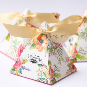Color floral gift box wedding candy box with small tag