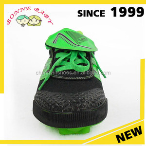 alibaba caliente <span class=keywords><strong>de</strong></span> la venta <span class=keywords><strong>de</strong></span> encaje verde y suela <span class=keywords><strong>de</strong></span> goma botas <span class=keywords><strong>de</strong></span> fútbol pico, niños corriendo calzado deportivo - Product Image 3