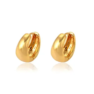 28778 xuping pendiente de diseño simple chapado en oro de 24k, pendientes de aro lisos de oro de mujer al por mayor de China