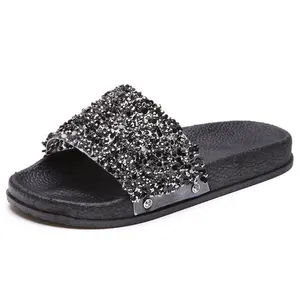 Commercio all'ingrosso di estate a buon mercato open toe donne casual piatto paillettes scarpe comode glitter desgin pantofole per passeggiate a piedi spiaggia cursori