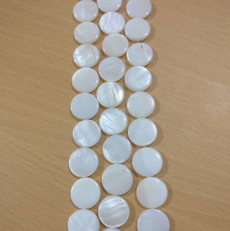 Высококачественная Белая Красивая Плоская Круглая свободная нить из натуральной ракушки для изготовления ювелирных изделий
