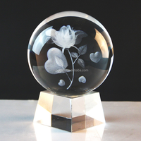 Chine Usine Prix Décoratif 3D Laser Gravé Cristal Globe En Verre Boule avec Base De Lumière Led