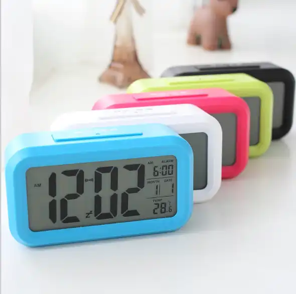 Reloj despertador digital pequeño de viaje, funciona con pilas, reloj  despertador portátil de gran número con fecha y temperatura, reloj de  escritorio