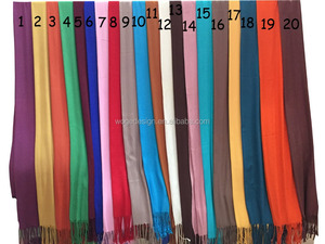 ฮิญาบแบบคลาสสิกที่สวยงามของสหราชอาณาจักรผ้าพันคอผ้าแคชเมียร์สีพื้นสำหรับผู้หญิงขายส่งมีให้เลือก41สี - Product Image 2