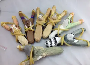 Hot koop hand gesneden houten katapult kinderen speelgoed dierlijke vorm hout slingshot