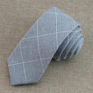 Corbata de hombre de algodón cepillado con diseño a cuadros - Product Image 4