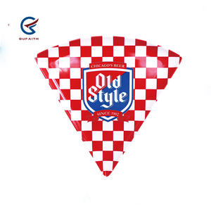 Assiette triangulaire en tartan rouge américain de 8.75 "Assiettes à dessert en mélamine Assiette à pizza en mélamine - Product Image 1